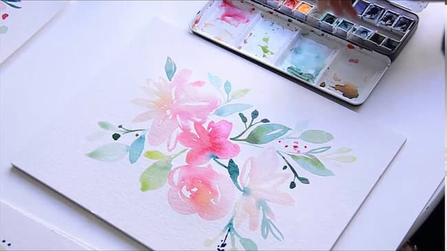 Bouquet de fleurs à l'aquarelle avec palette et godets