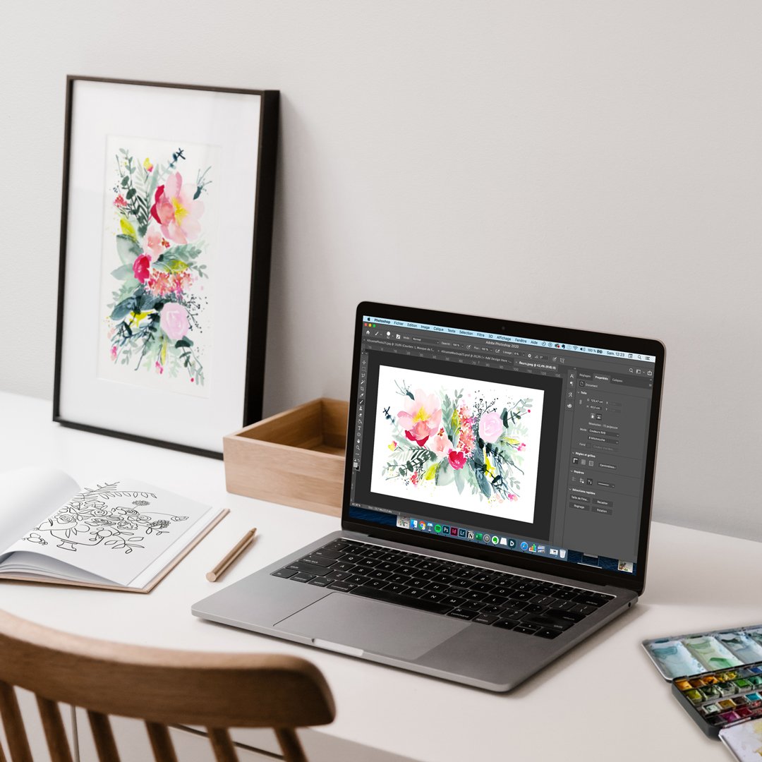 ordinateur qui montre le logiciel Photoshop sur lequel une aquarelle est numérisée