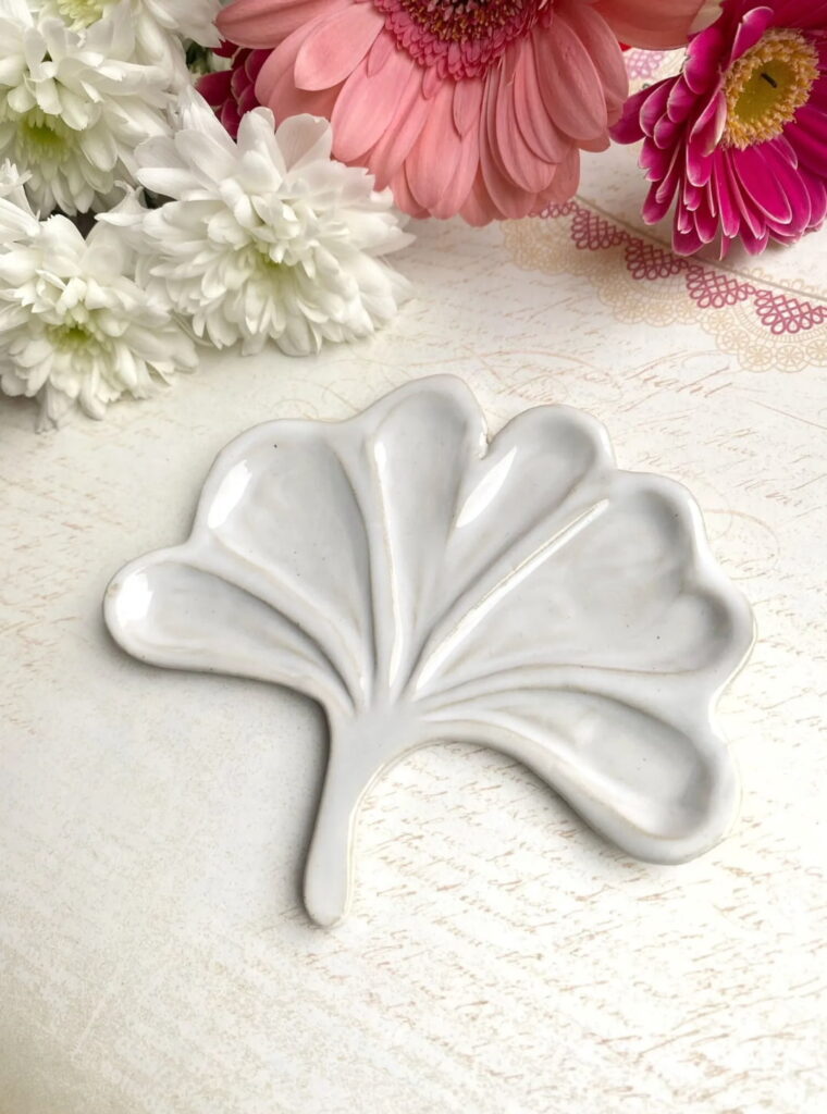 Idées cadeaux : Palette céramique en forme de fleurs 