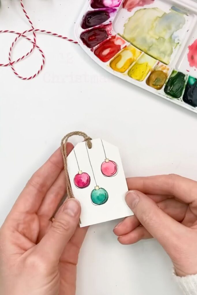 Idées de décoration de noël à l'aquarelle : les étiquettes cadeaux 