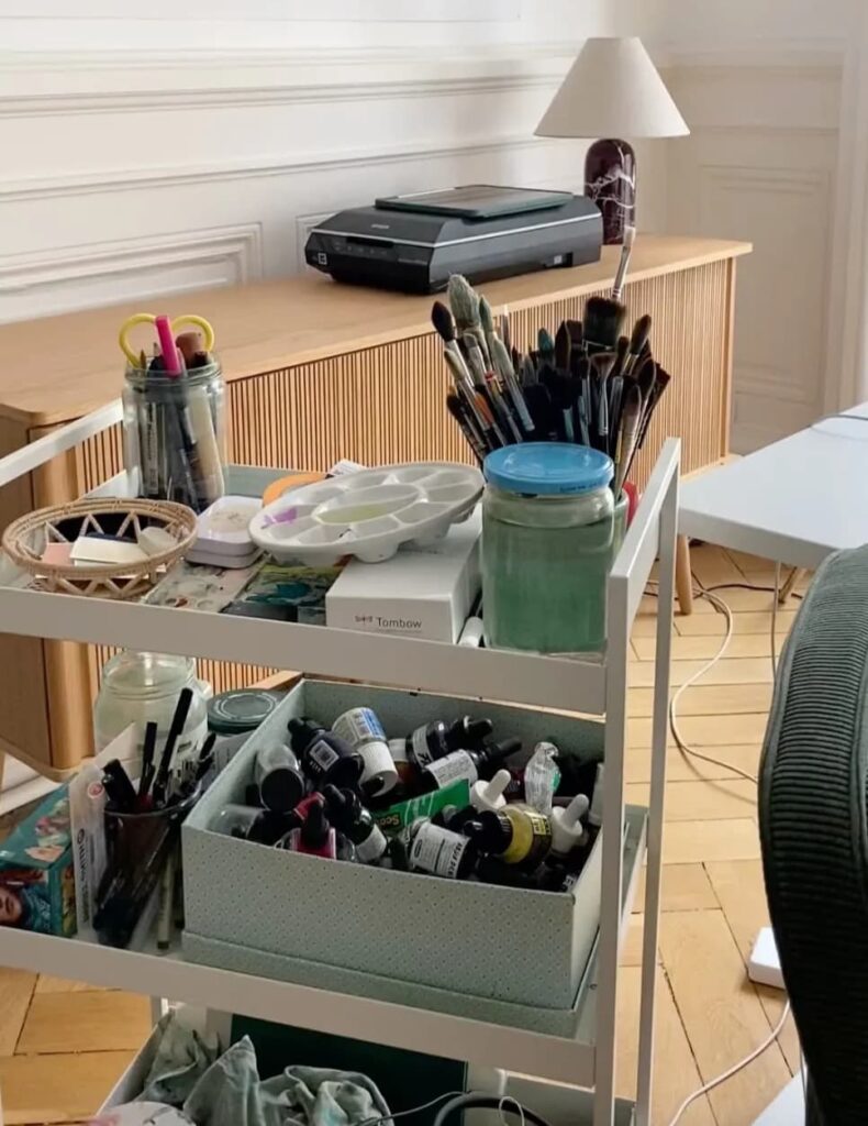 Chariot de rangement pour simplifier sa routine créative 