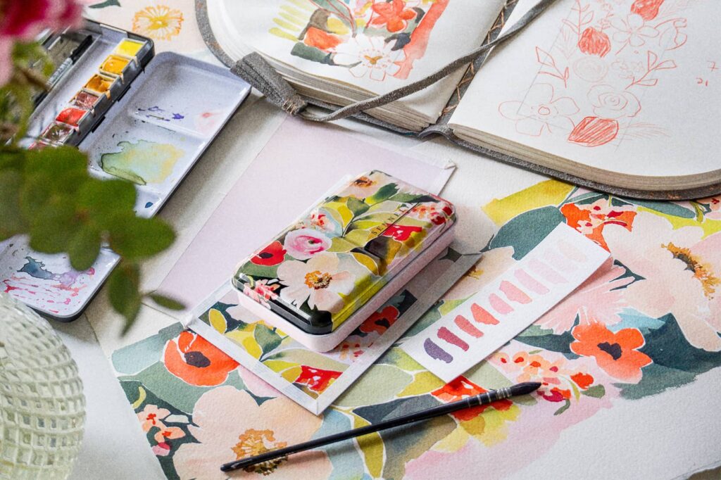 Palette métallique illustrée du kit “Je peins mes cartes à l’aquarelle”